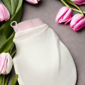 Exfoliation gloves in pink color for skincare